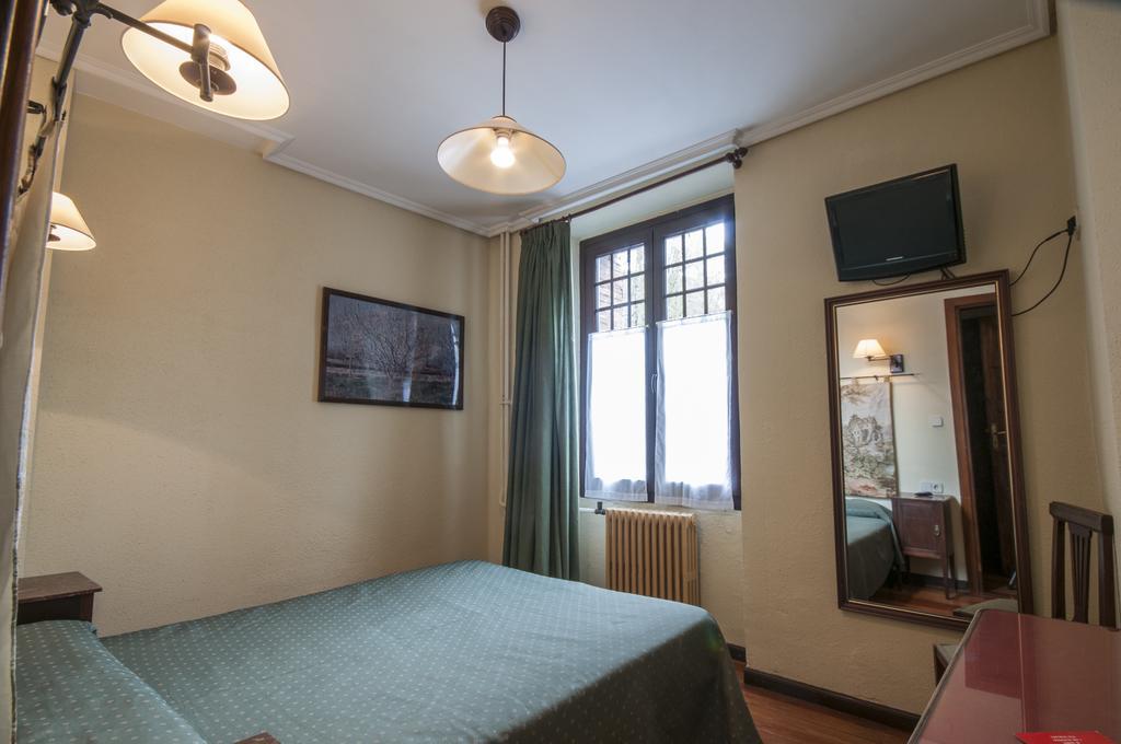 Hostal Ayestaran II Lekunberri Eksteriør billede